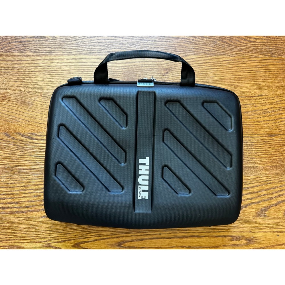 Thule Gauntlet 15" Laptop Case MacBook Pro Black Hard Shell Padded Carry Bag